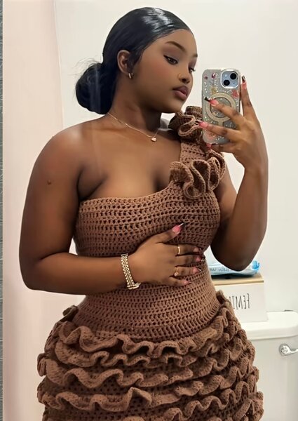 Robe crochet asymétrique tendance