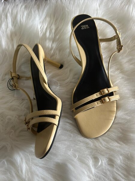 Sandales à talons Zara