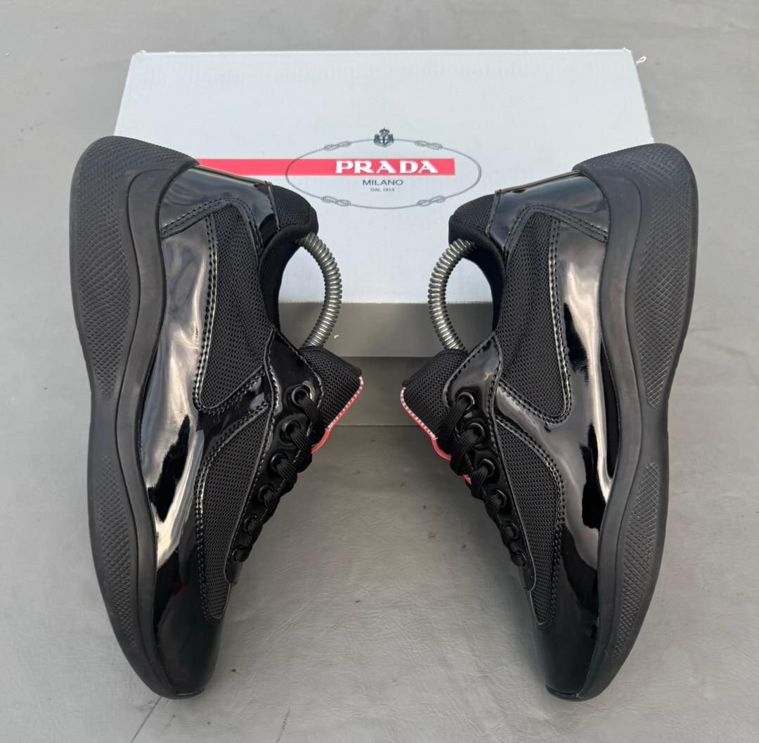 Sneakers Prada noirs élégants