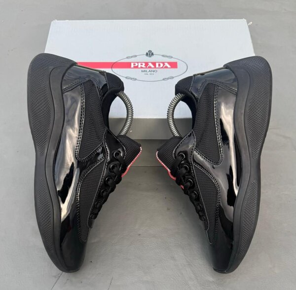 Sneakers Prada noirs élégants