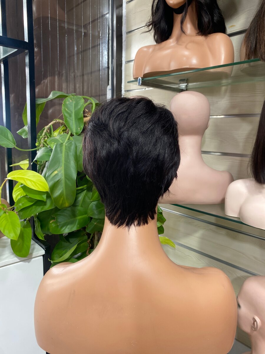 Perruque courte élégante noire