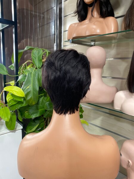 Perruque courte élégante noire