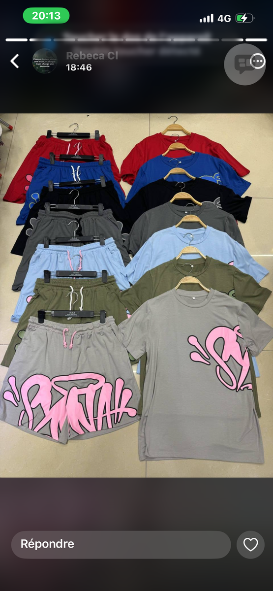 T-shirts et shorts colorés