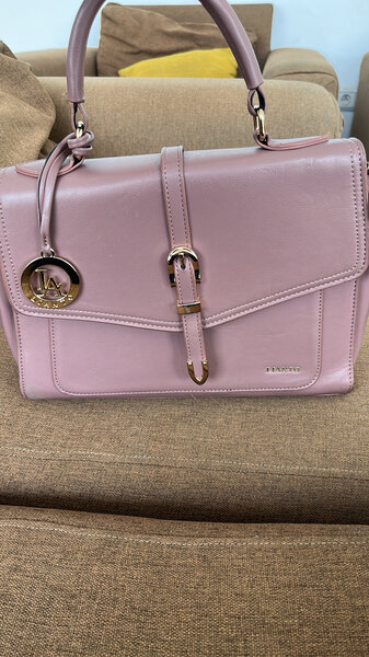 Sac à main rose élégant