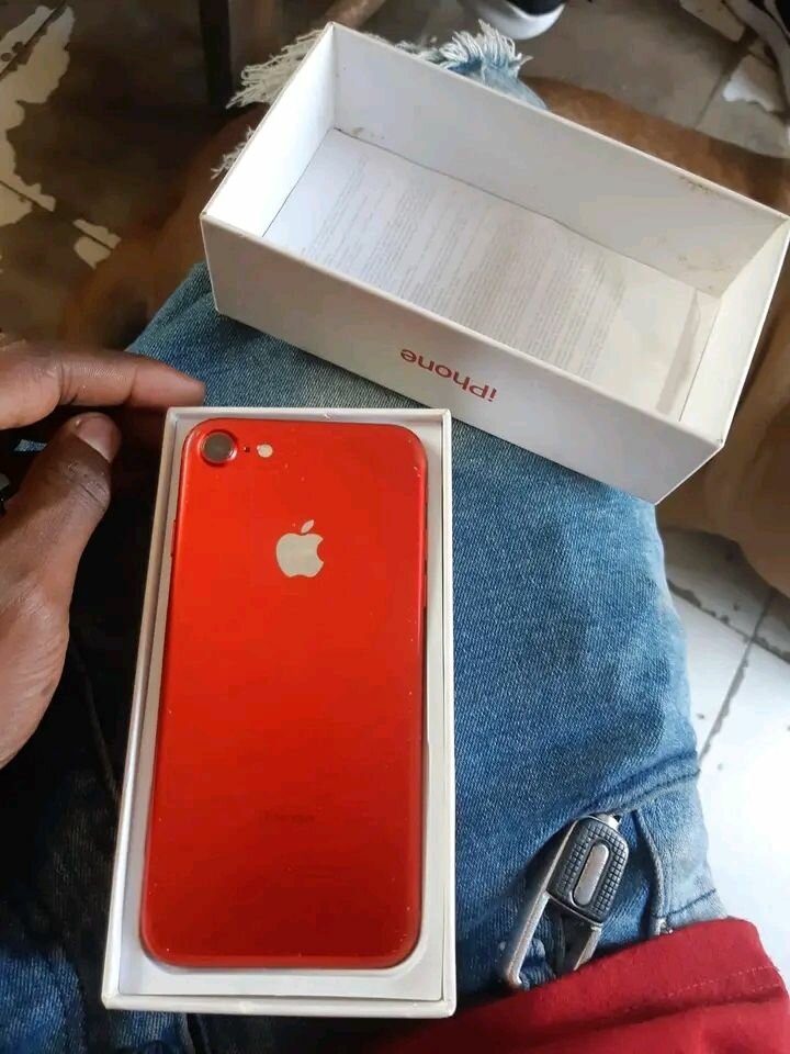 iPhone 7 SE Rouge 64 Go