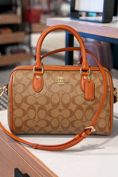 Sac coach marron en carton