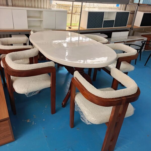 Table à manger ovale moderne