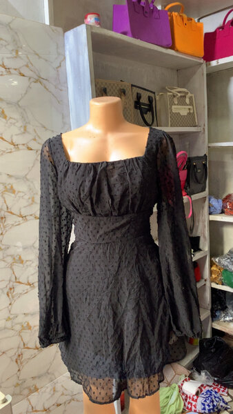 Robe Noire Élégante