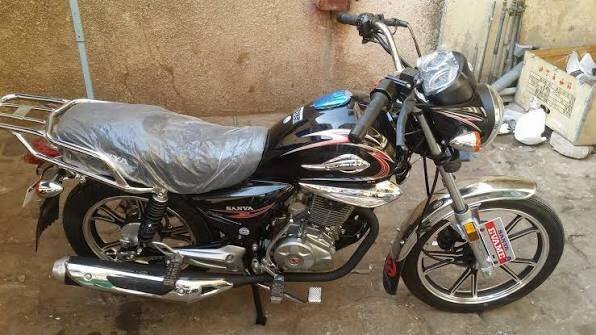 Moto robuste et élégante