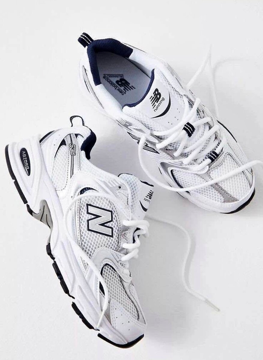 Baskets de course blanches modernes