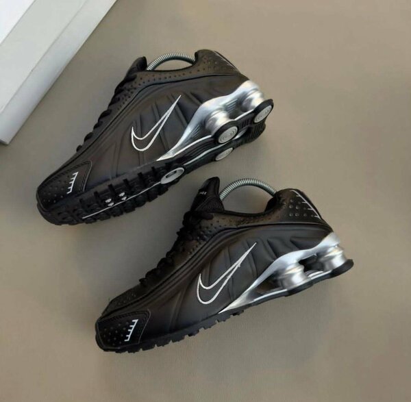 NIKE SHOX R4