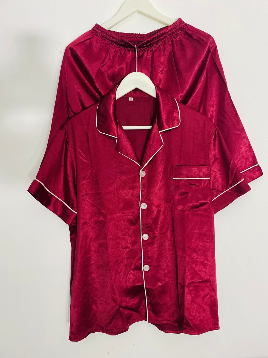 Pyjama en satin rouge