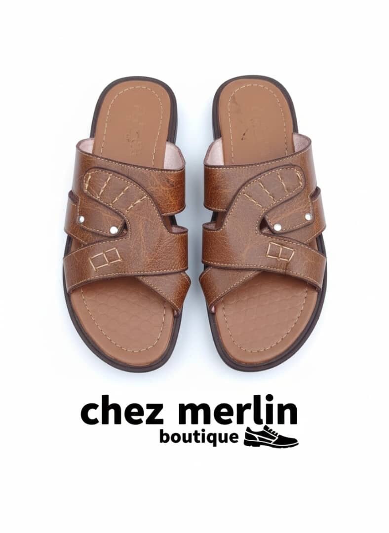 Sandales en cuir marron classiques