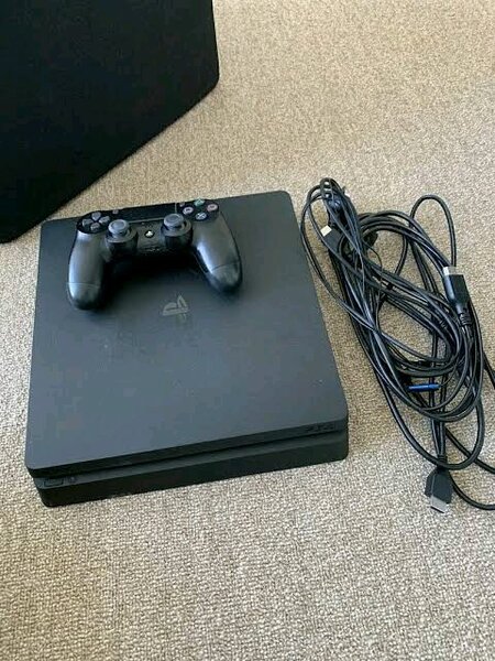 Console de jeu Sony PS4 Slim