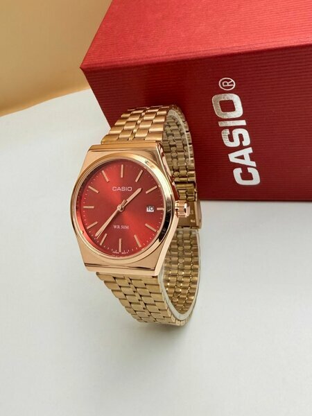 Montre Casio dorée rouge