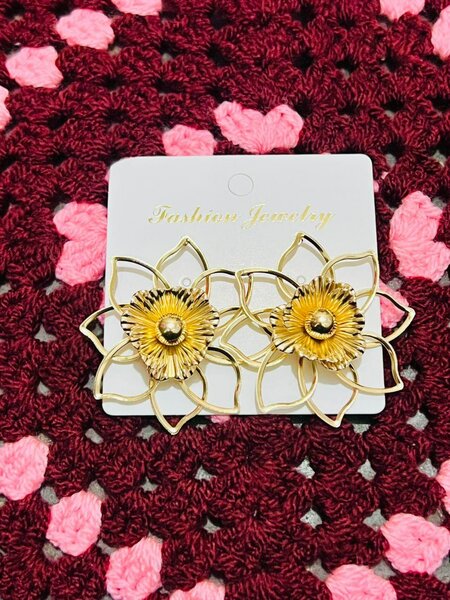 Boucles d'oreilles florales dorées