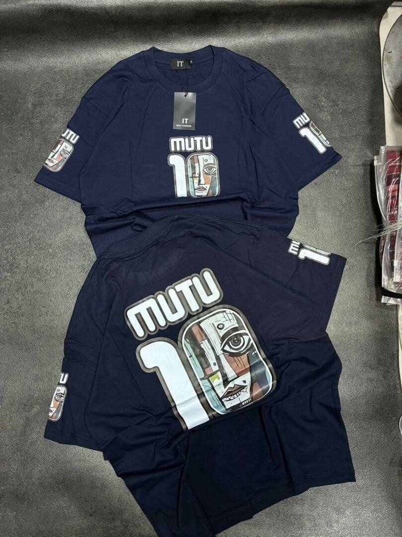T-shirt MUTU design graphique
