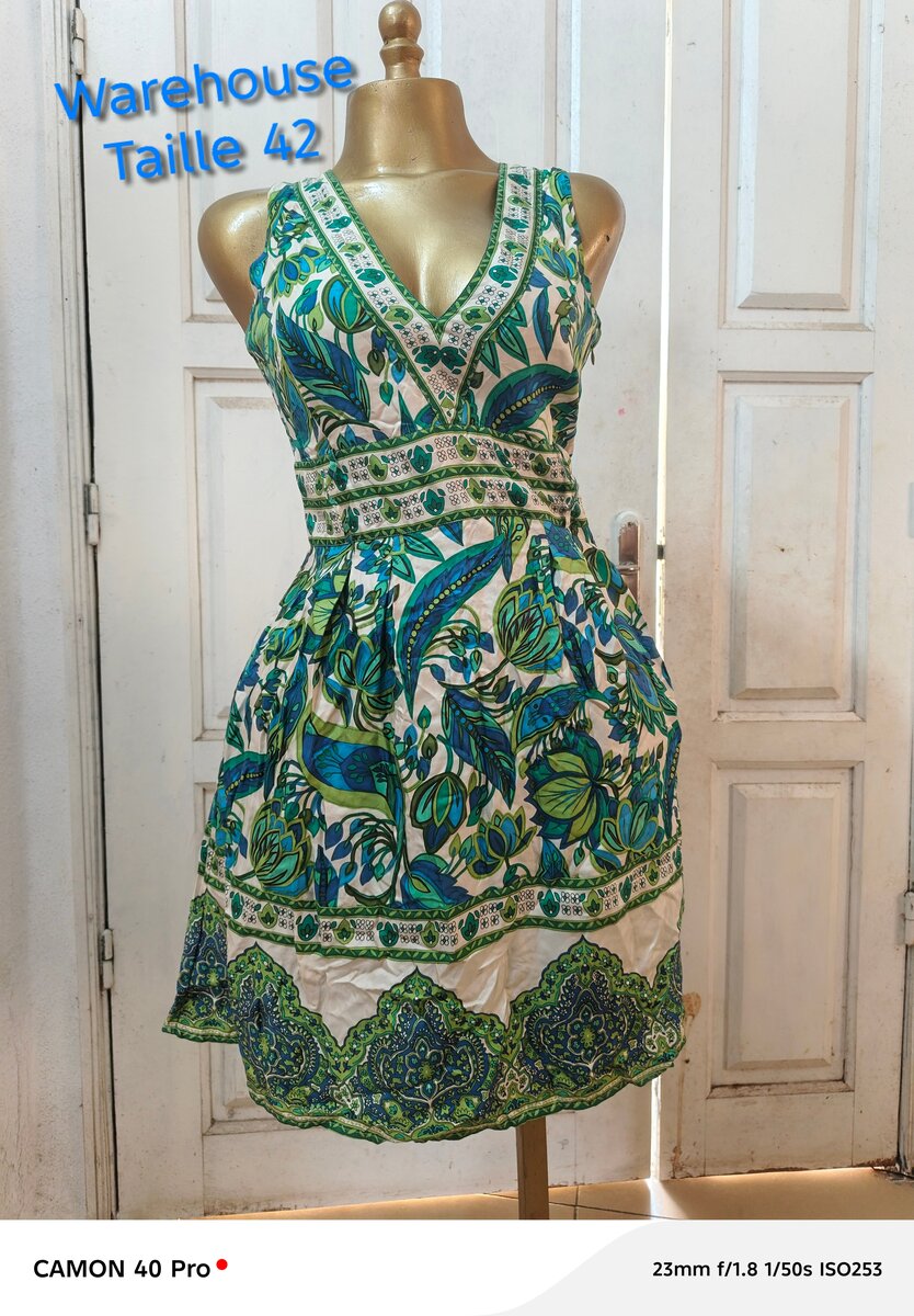 Robe évasée à motifs tropicaux