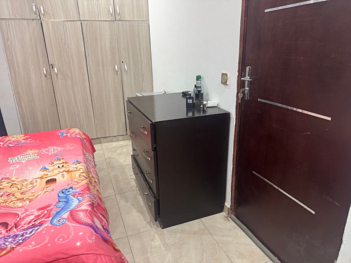 Lit avec rangement et commode