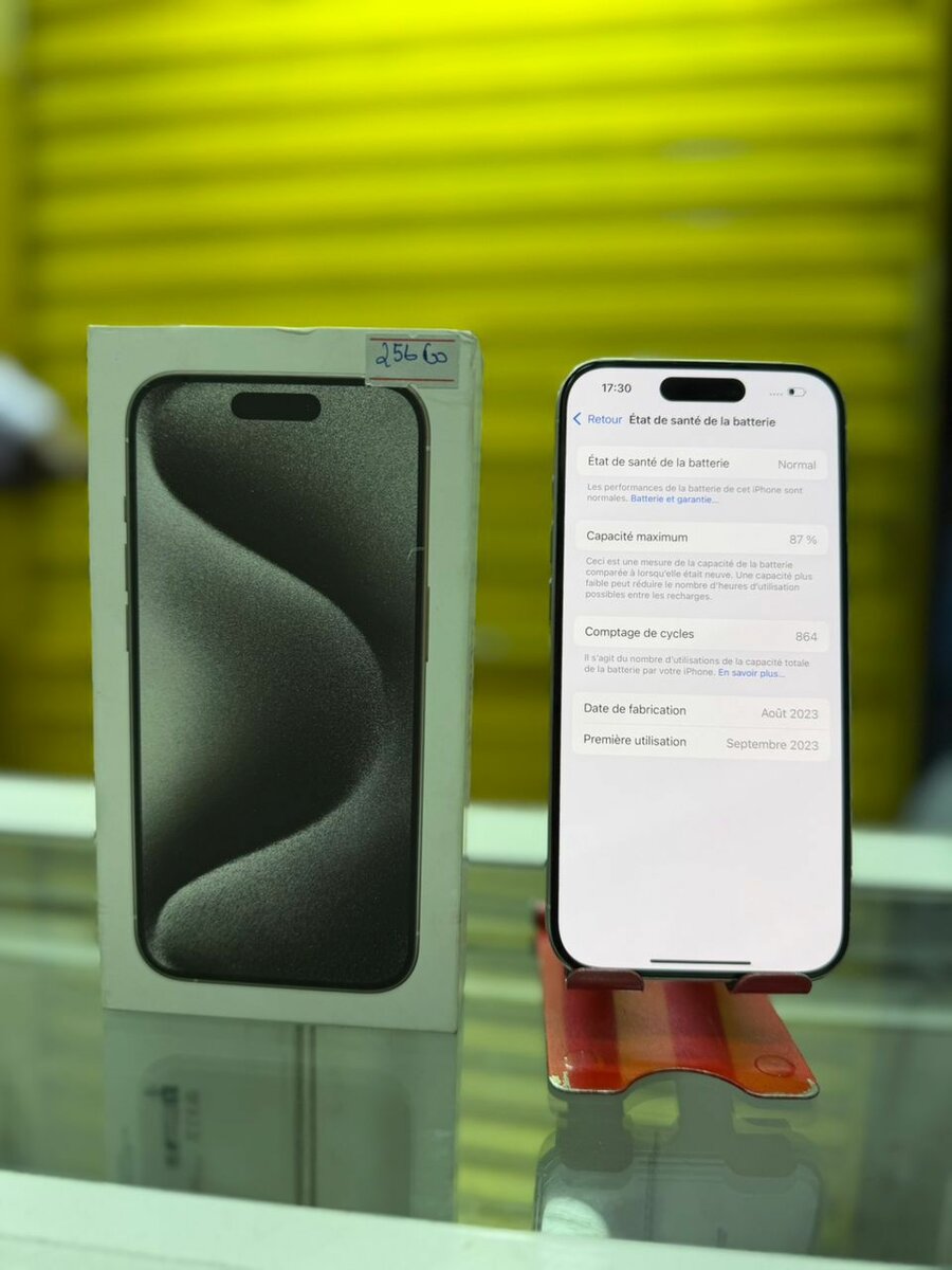 iPhone 15 pro 256 giga et 2puc