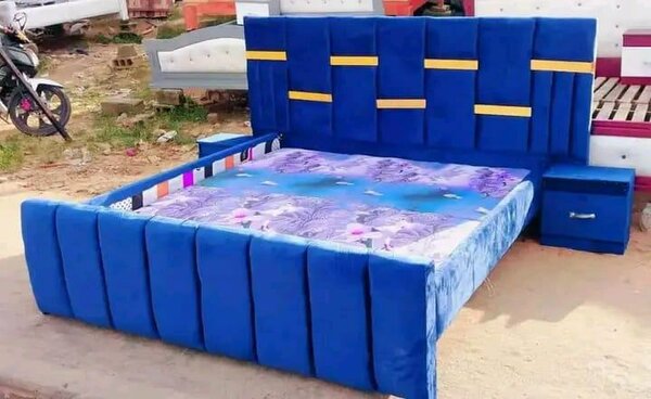 Lit design avec tête de lit et chevets