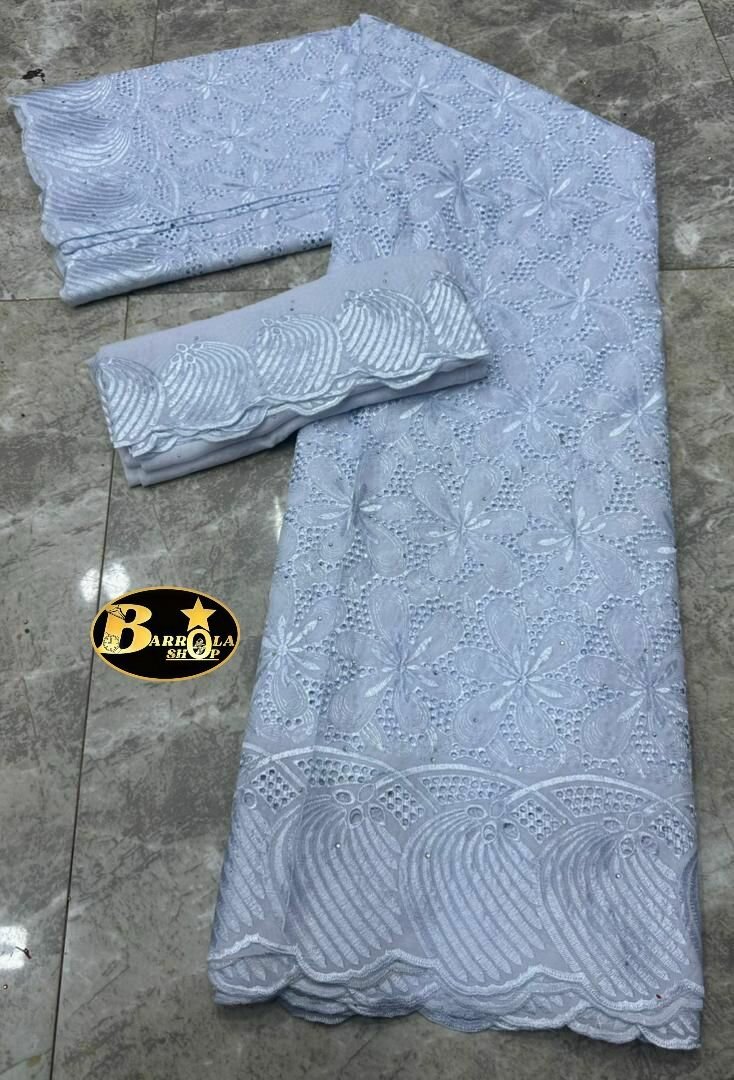 Tissu brodé en dentelle