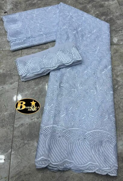 Tissu brodé en dentelle