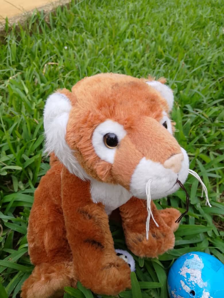 Jouet tigre en peluche marron