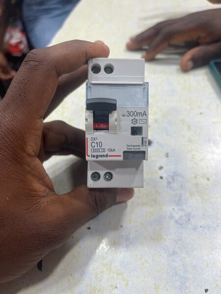 Interrupteur différentiel 300mA Legrand