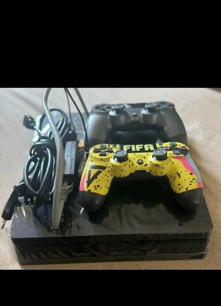 Console de Jeu avec Manettes