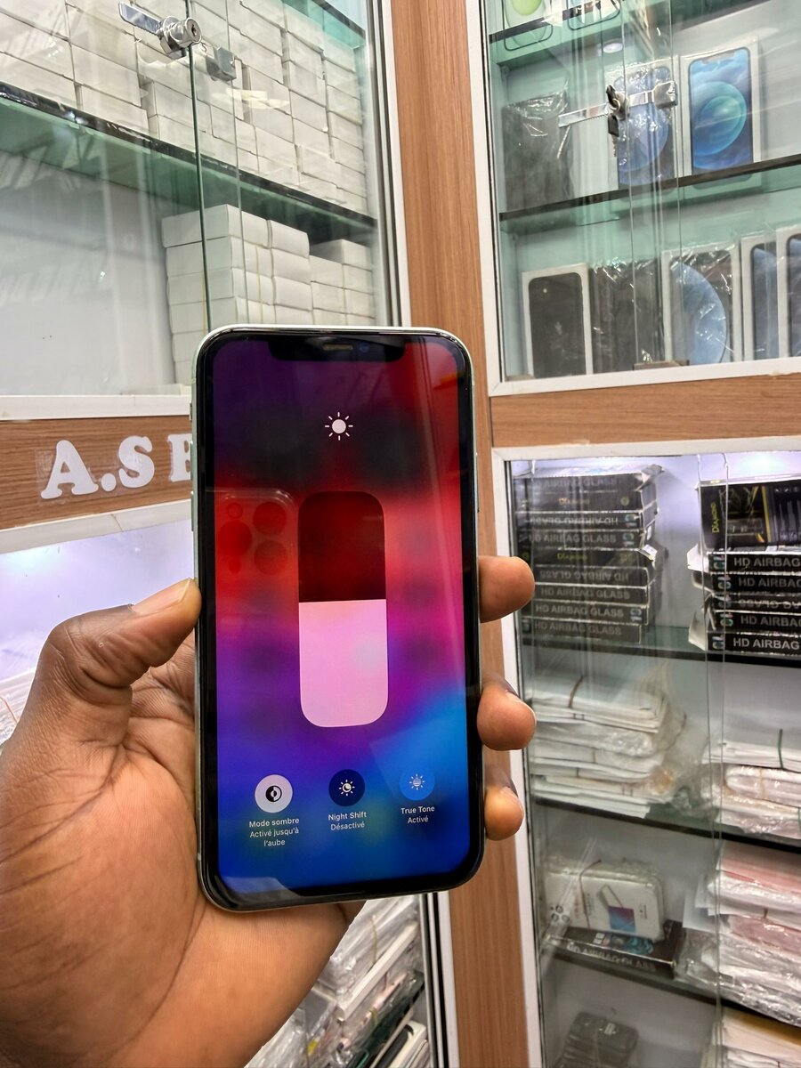 iPhone 11 simple sans ID