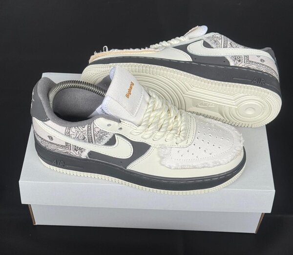 Nike Air Force 1 Sneakers
