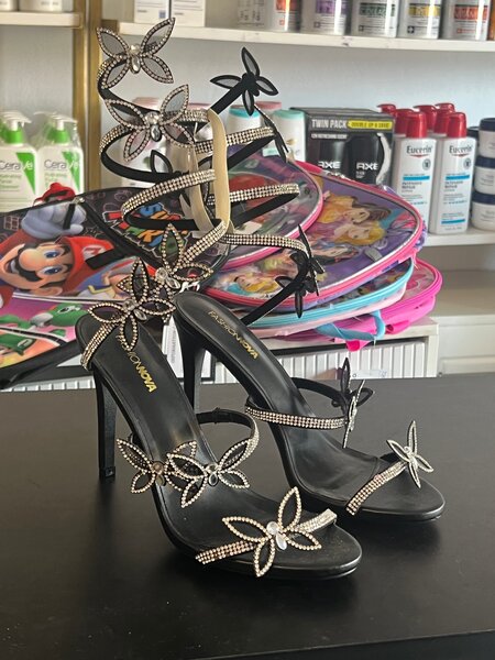 Sandales élégantes ornées