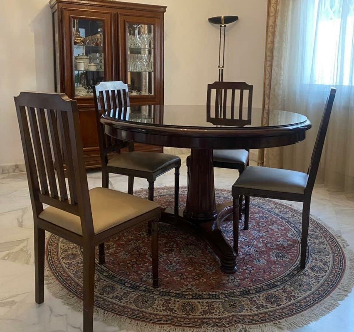 Table à manger élégante