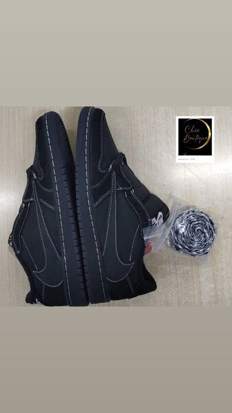 Chaussures noires sport élégantes