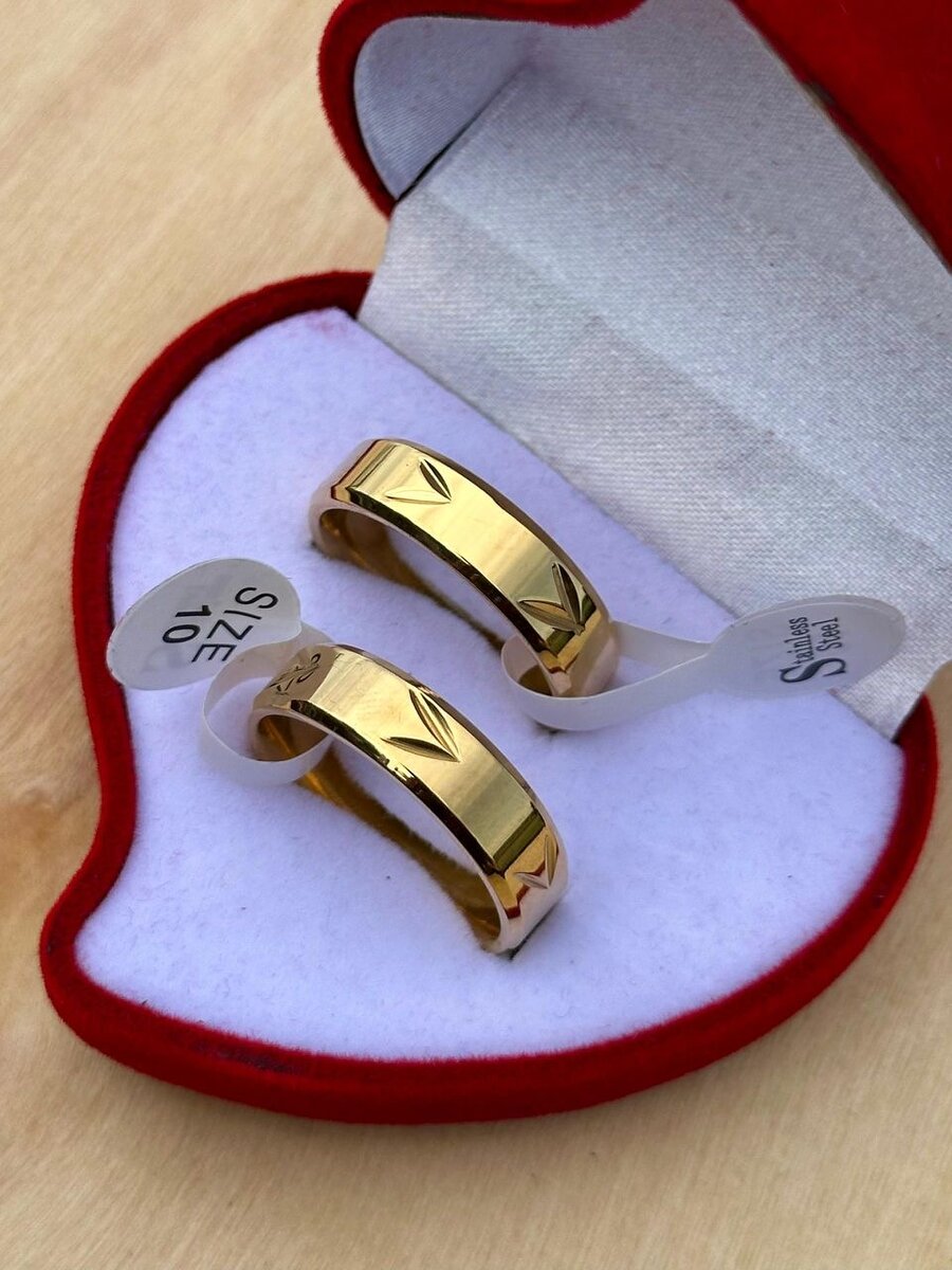 Alliances de mariage élégantes en or