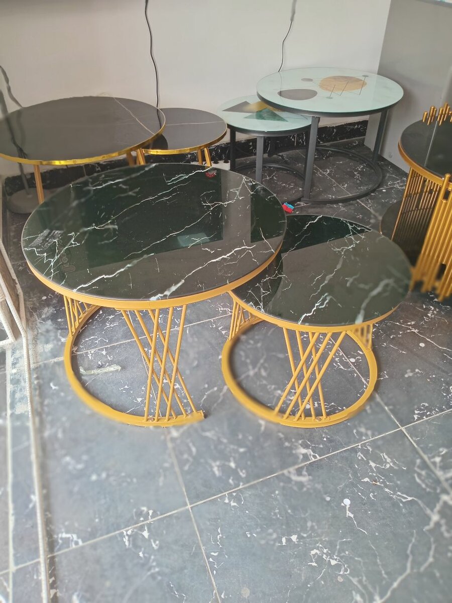 Tables basses en marbre