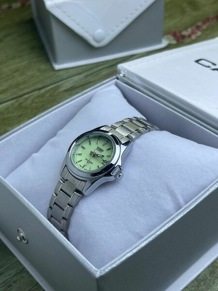 Montres élégantes pour femmes