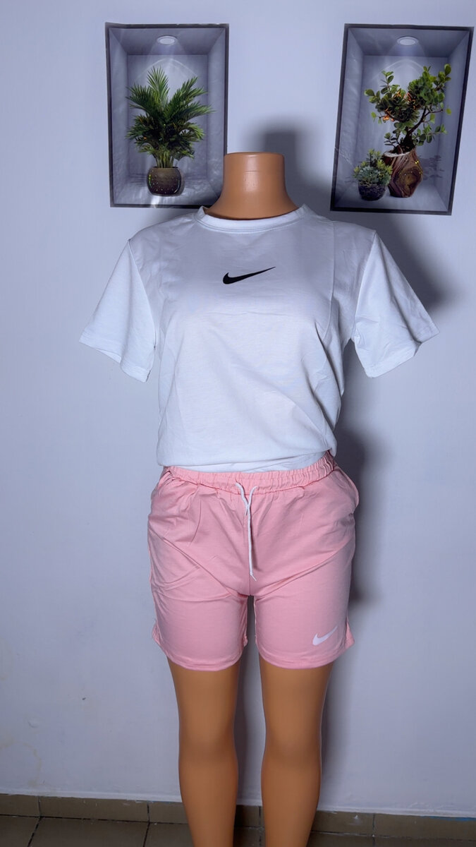T-shirt blanche Nike femme