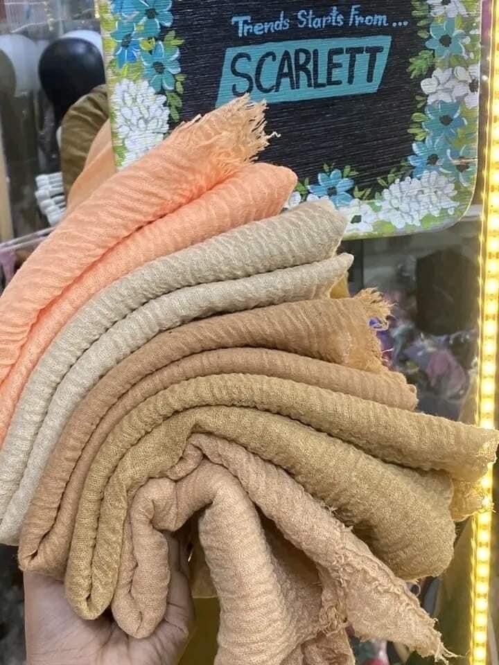 Écharpes en mousseline de soie colorées