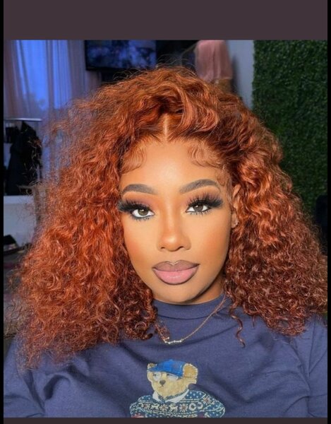 Perruque bouclée rousse