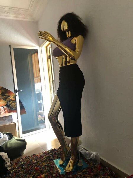 Mannequin doré élégant