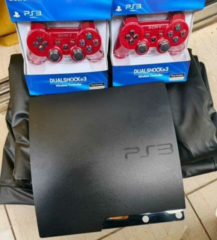 Console PS3 avec Manettes Sony