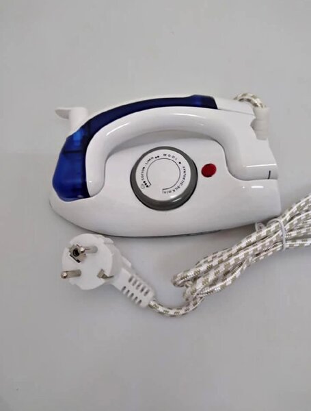 Fer à repasser pliable