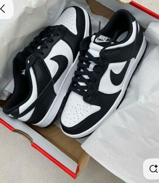 Baskets Nike noires et blanches