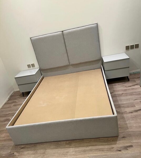 Lit gris moderne sans matelas