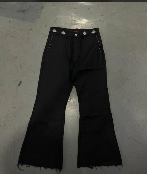 Pantalon évasé noir chic