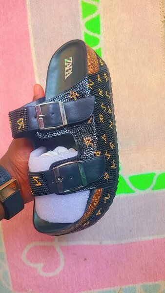 Sandales compensées à strass