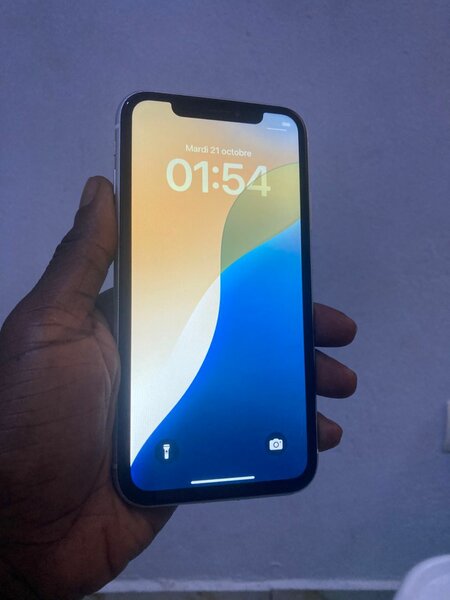 IPHONE XR CASI NEUF