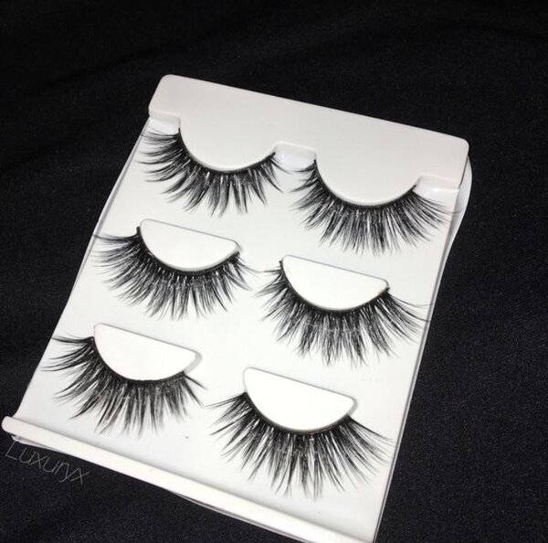 Faux cils volumineux